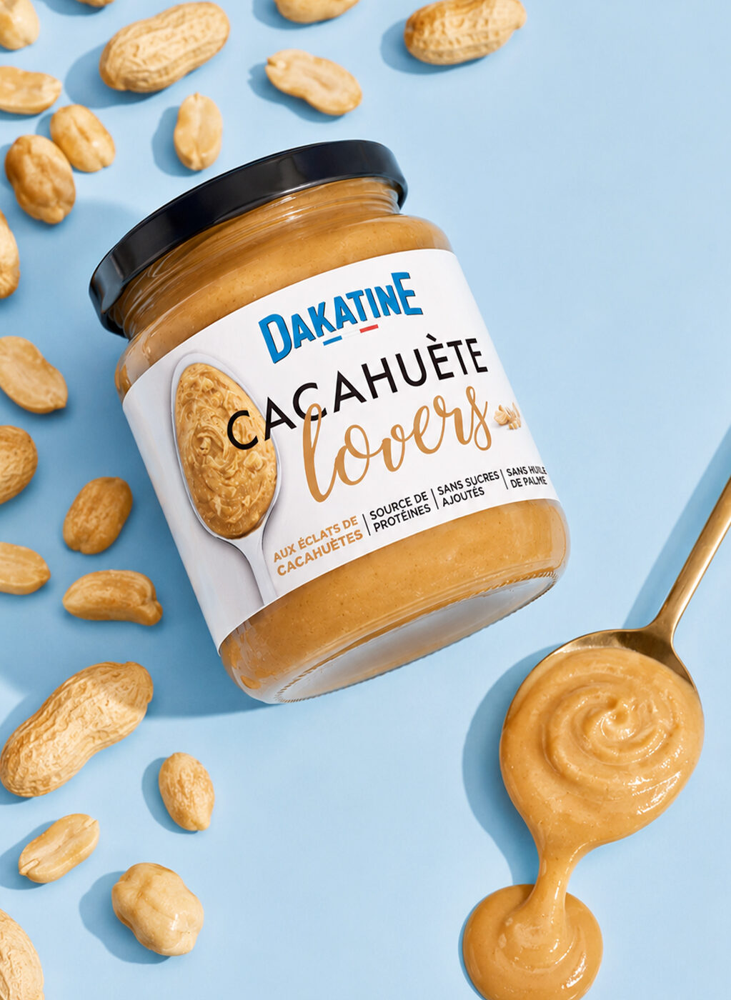 Pot Dakatine Cacahuète Lovers aux éclats de cacahuètes, avec une cuillère de pâte