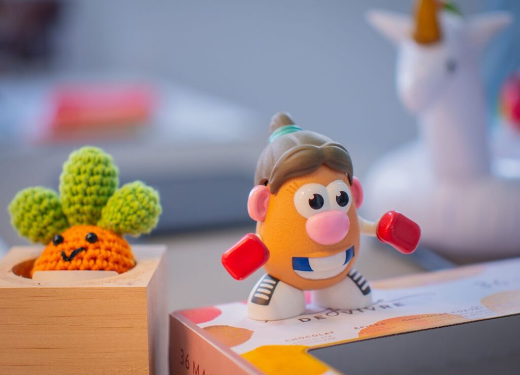 Figurines and small objects on an agency desk