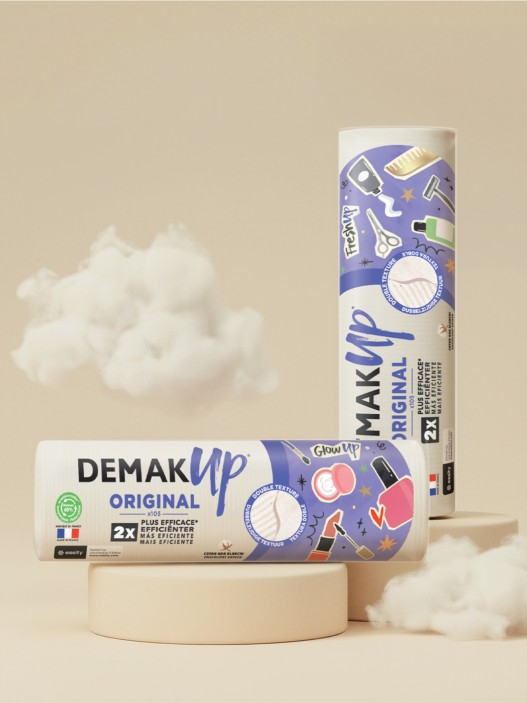 Étuis Demak'Up Original des séries Glow Up et Fresh Up, posés sur des socles