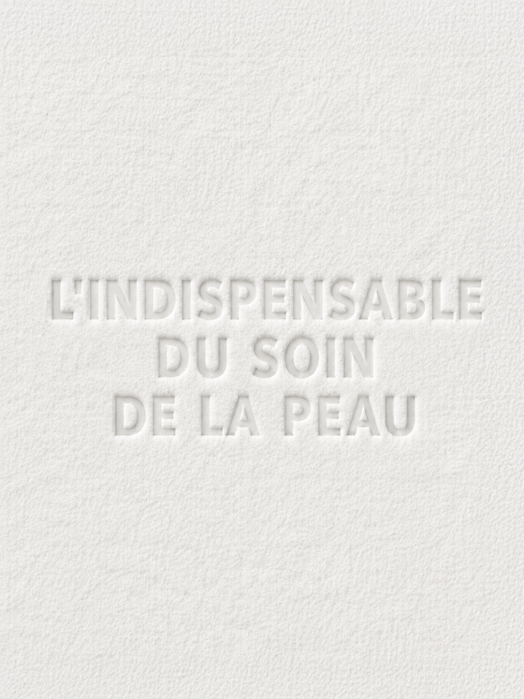 Signature « L'indispensable du soin de la peau » gaufrée dans un papier blanc