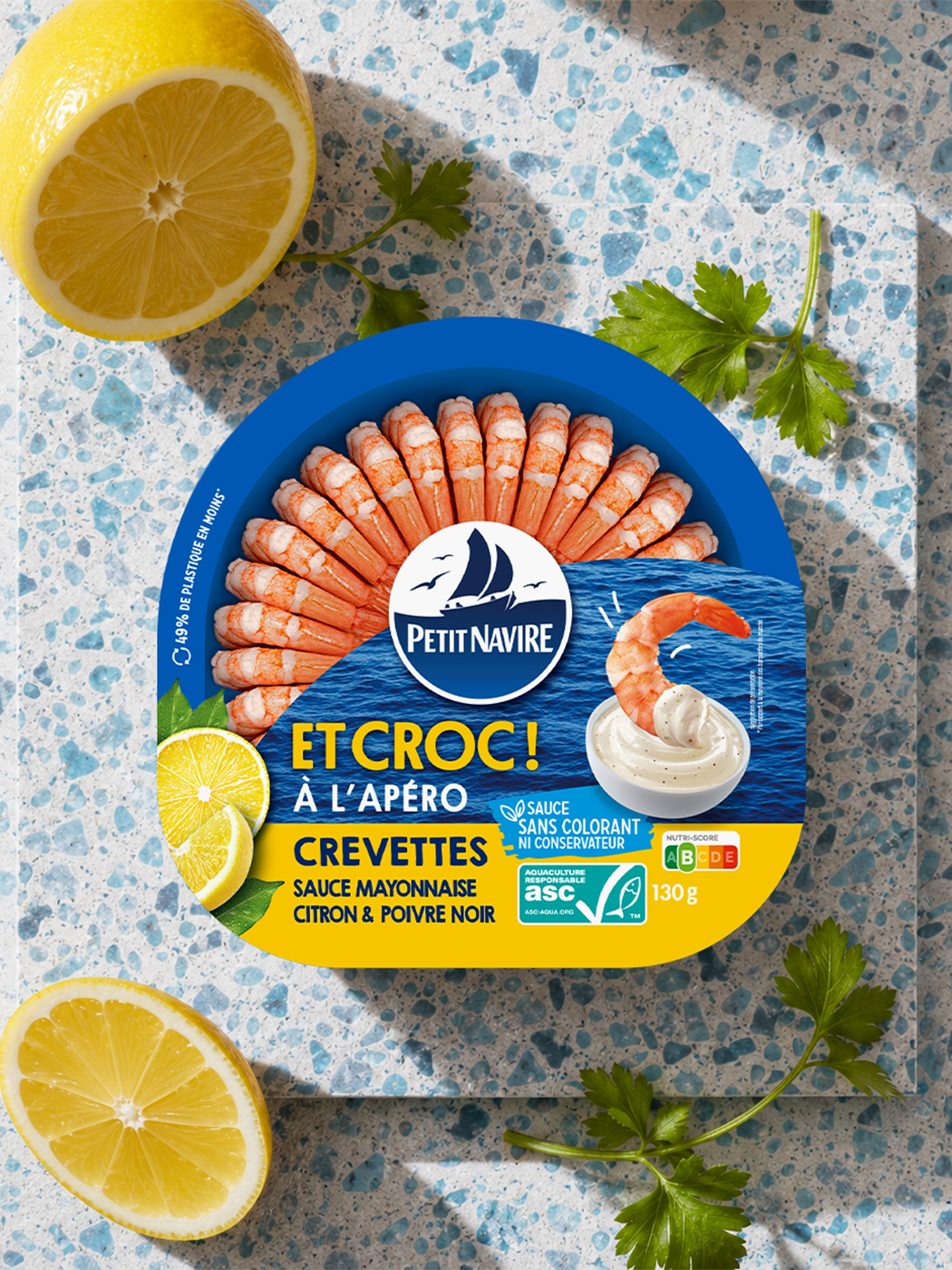 Barquette Petit Navire Et Croc ! crevettes sauce mayonnaise citron et poivre noir, avec des citrons